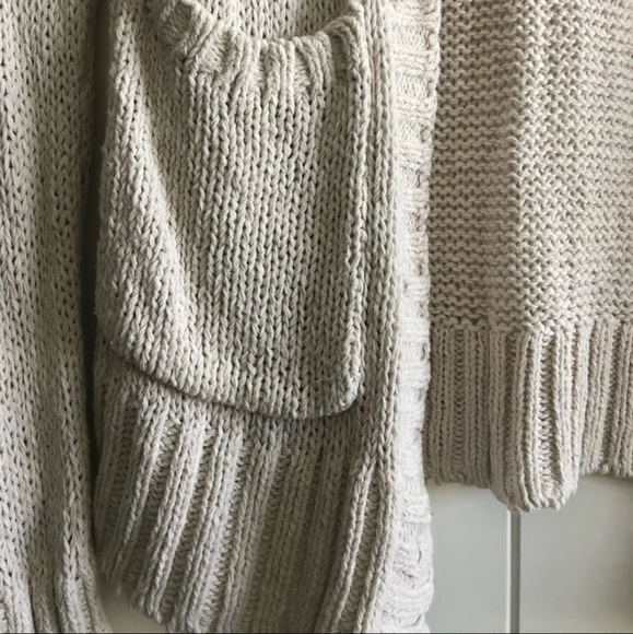 Abercrombie and Fitch Cream Cardigan - Picture 3 of 10